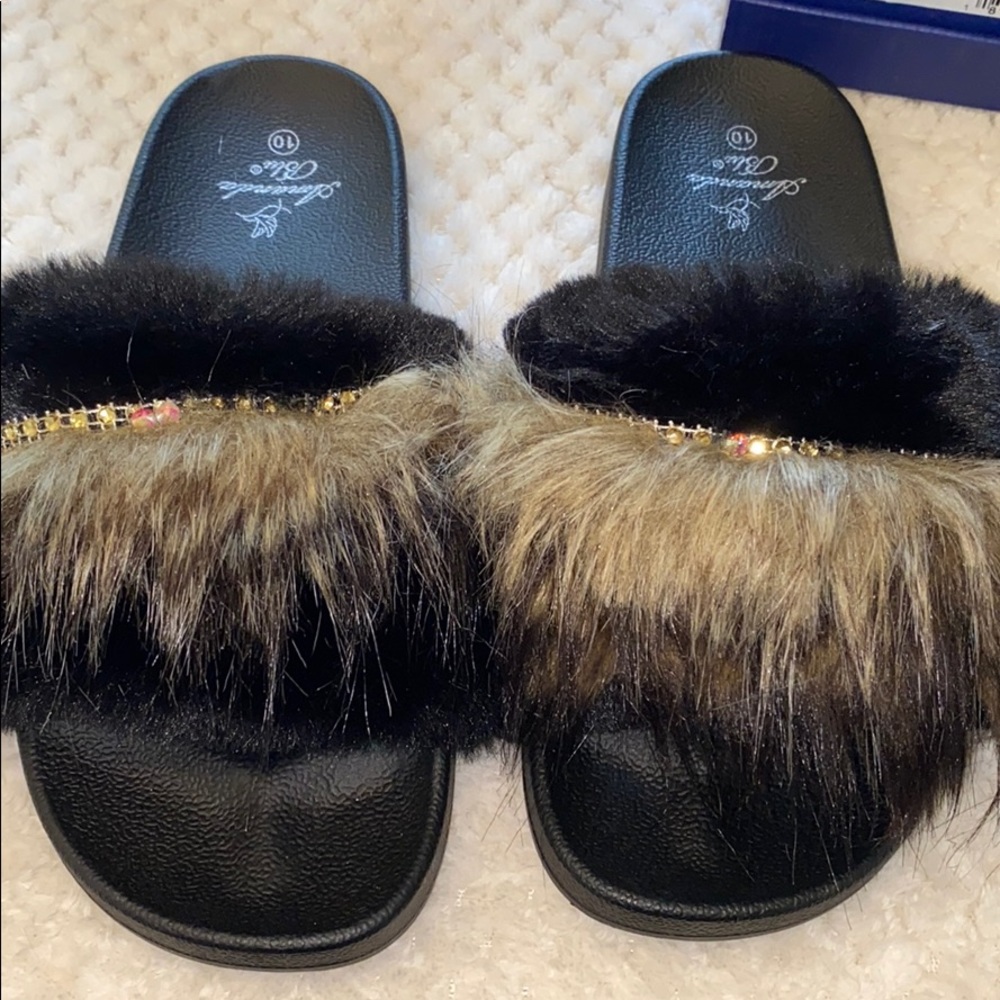 Faux fur slide sandal size 10 new in box